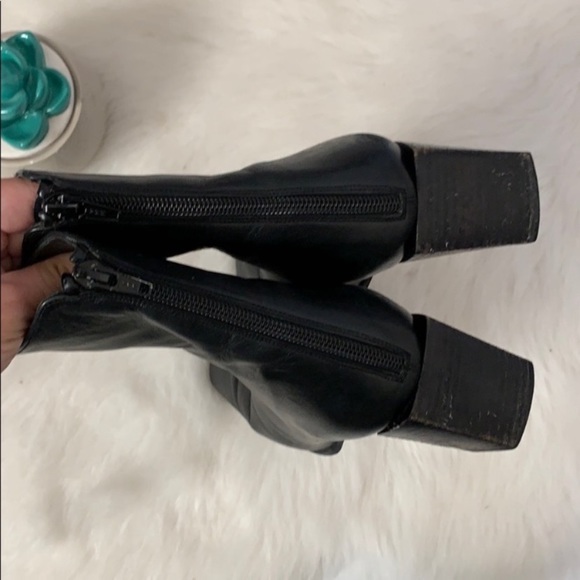 Stuart Weizmann | black leather block heeled boot - Picture 3 of 16